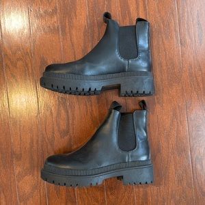 H&M black Chelsea boots. Size 38. Worn once.